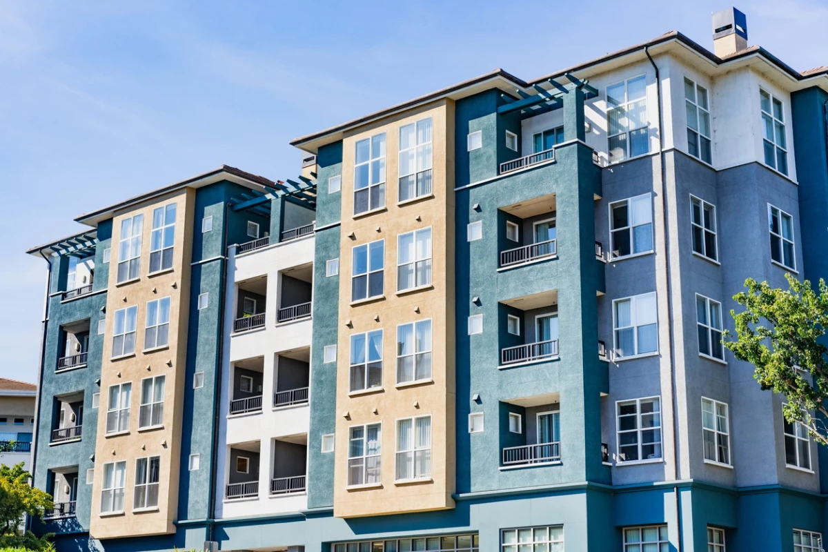 Chaque propriétaire est libre de mettre son appartement en location par agence.