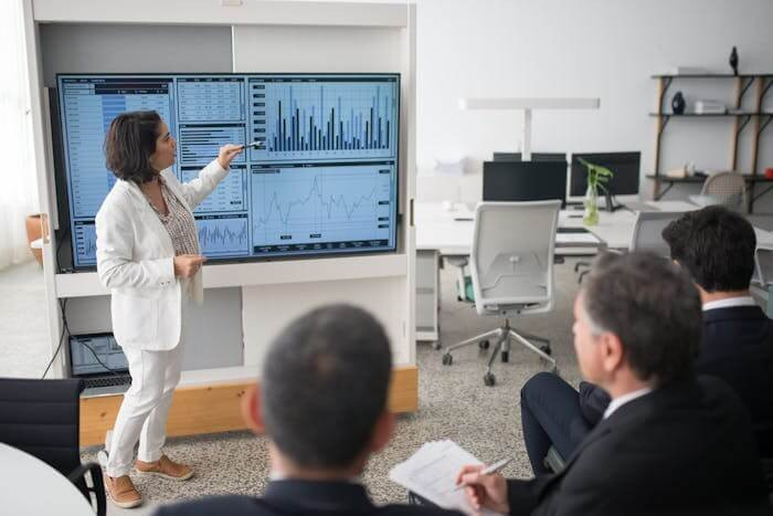 Holding SCI : fonctionnement, avantages et risques de ce montage !