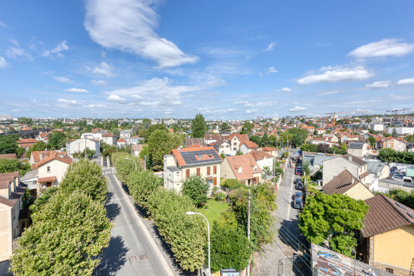 region-parisienne/neuilly-plaisance/studio-vue-avec-balcon