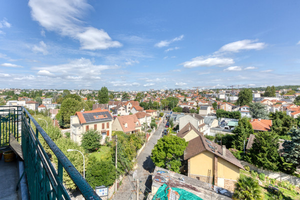 region-parisienne/neuilly-plaisance/studio-vue-avec-balcon