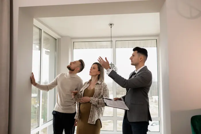 Visite guidée dans appartement moderne, symbole de l’importance de bien choisir son logement.